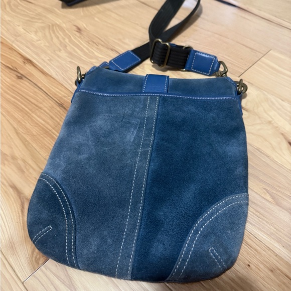 Coach Vintage Blue Suede Crossbody Bag - Picture 4 of 9